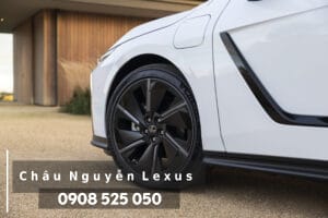 ES 500e tiêu chuẩn với mâm 19 inch thiết kế 6 chấu khí động học (six-spoke aero design)