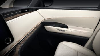 Lexus LM 500h 6 chỗ 38 Nội thất LM 500h 6 chỗ Màu trắng kem - Lexus Trung Tâm Sài Gòn