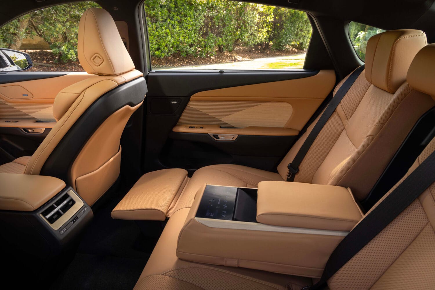 2026 Lexus ES 350e Luxury Executive Wavelength Palomino 043 1500x1001 1