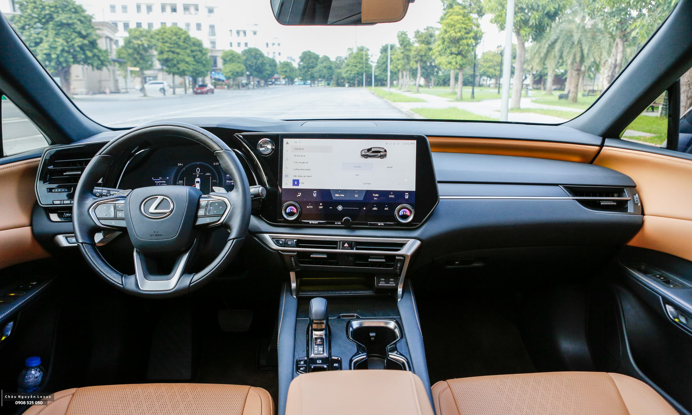 RX 350h Premium cũng được trang bị chế độ lái Sport bên cạnh Eco, Normal và Custom