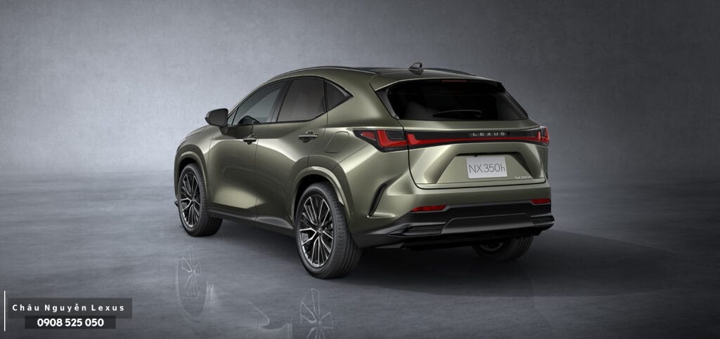 Thiết kế bên hông giữ lại dáng SUV thể thao, đồng thời tạo cảm giác năng động và chắc chắn hơn.